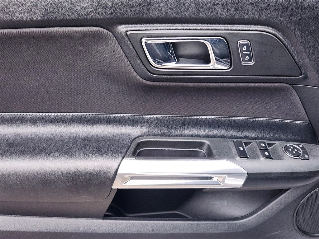 2016 Ford Mustang V6