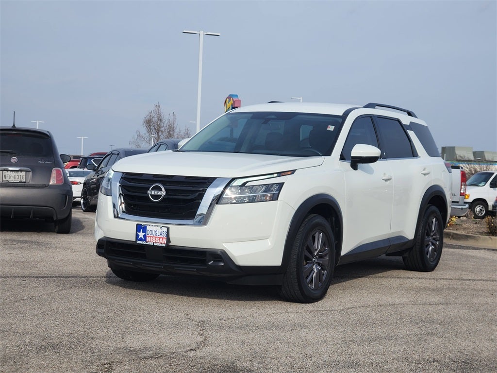 2022 Nissan Pathfinder SV