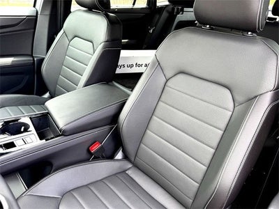 2026 Volkswagen Atlas Cross Sport 2.0T SEL R-Line Black