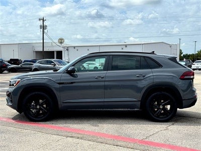2026 Volkswagen Atlas Cross Sport 2.0T SEL R-Line Black