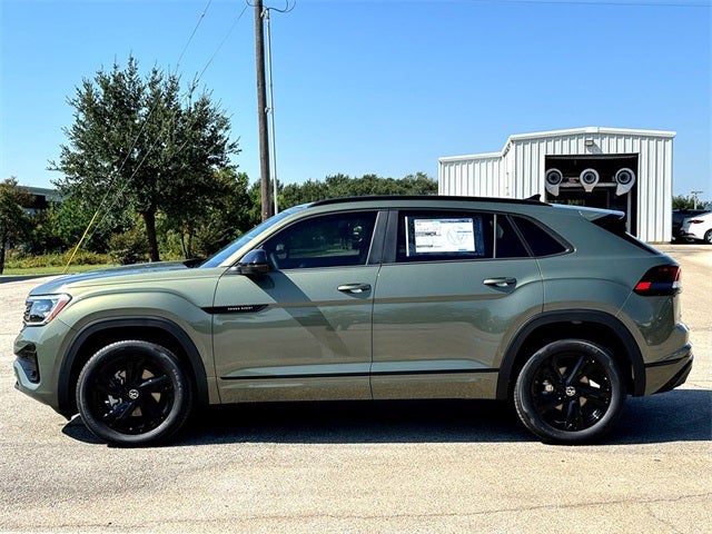 2026 Volkswagen Atlas Cross Sport 2.0T SEL R-Line Black