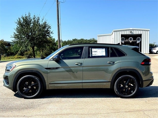 2026 Volkswagen Atlas Cross Sport 2.0T SEL R-Line Black