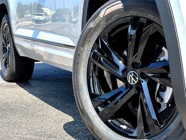 2026 Volkswagen Atlas Cross Sport 2.0T SEL R-Line Black