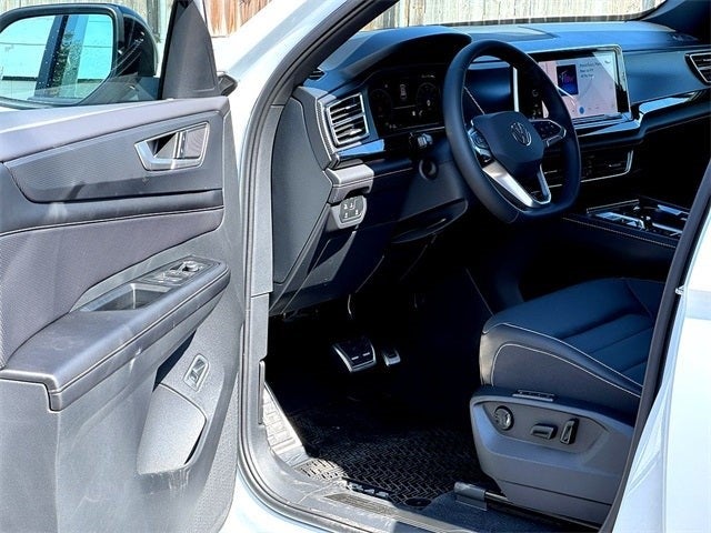 2026 Volkswagen Atlas Cross Sport 2.0T SEL R-Line Black