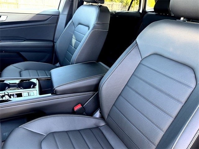 2026 Volkswagen Atlas Cross Sport 2.0T SEL R-Line Black