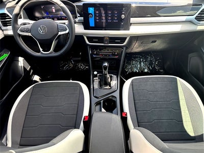 2025 Volkswagen Taos 1.5T SE