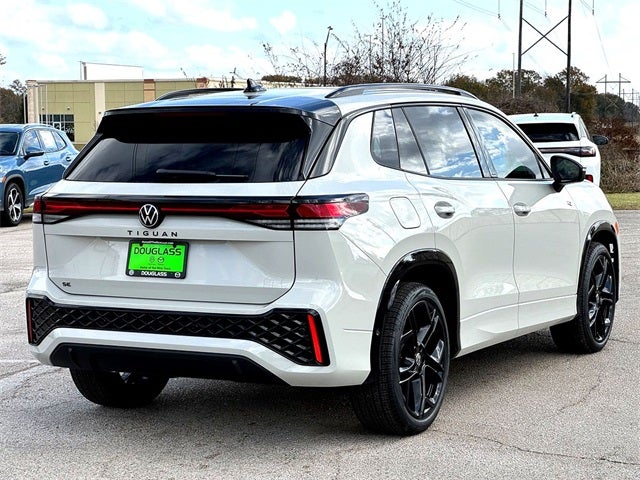 2026 Volkswagen Tiguan 2.0T SE R-Line Black